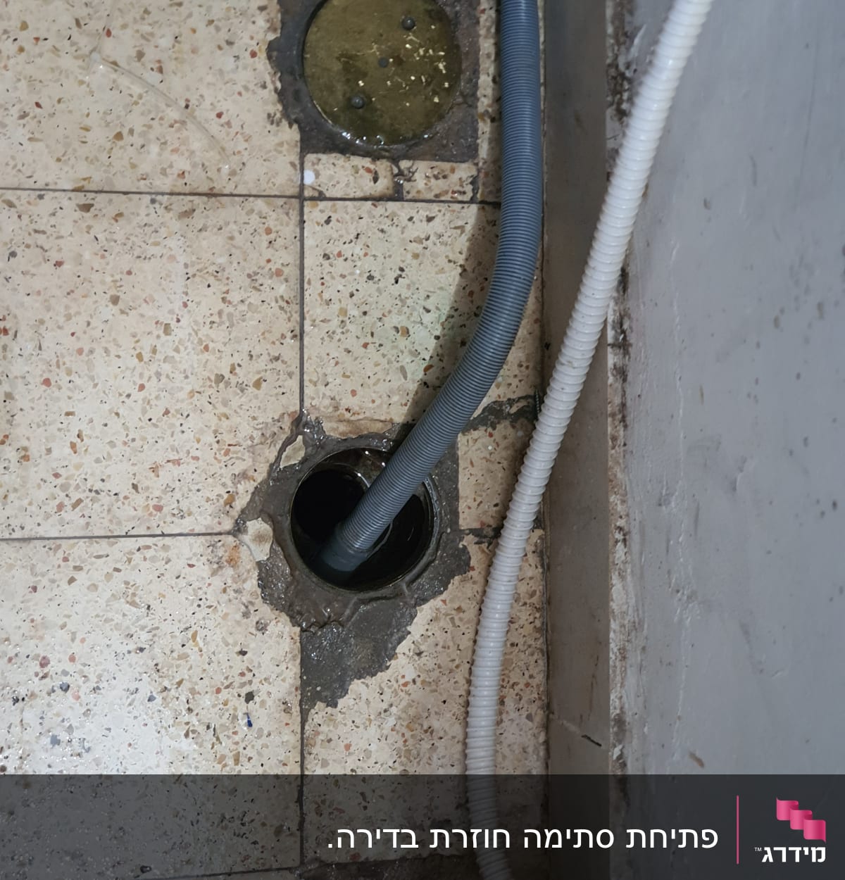 פתיחת סתימה חוזרת בדירה.